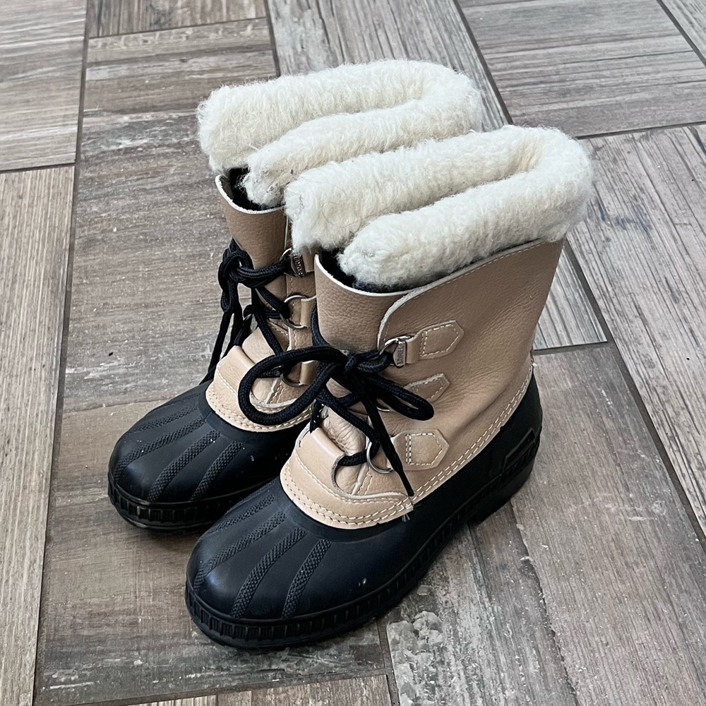 Women’s Sorel snow boots size 5